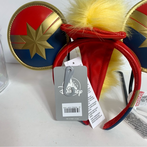 NWT. Disney Captain Marvel's symbol adorns the ears of these ears headband - Picture 3 of 7